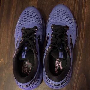 Brooks Women's Athletic Shoes in Purple and Black